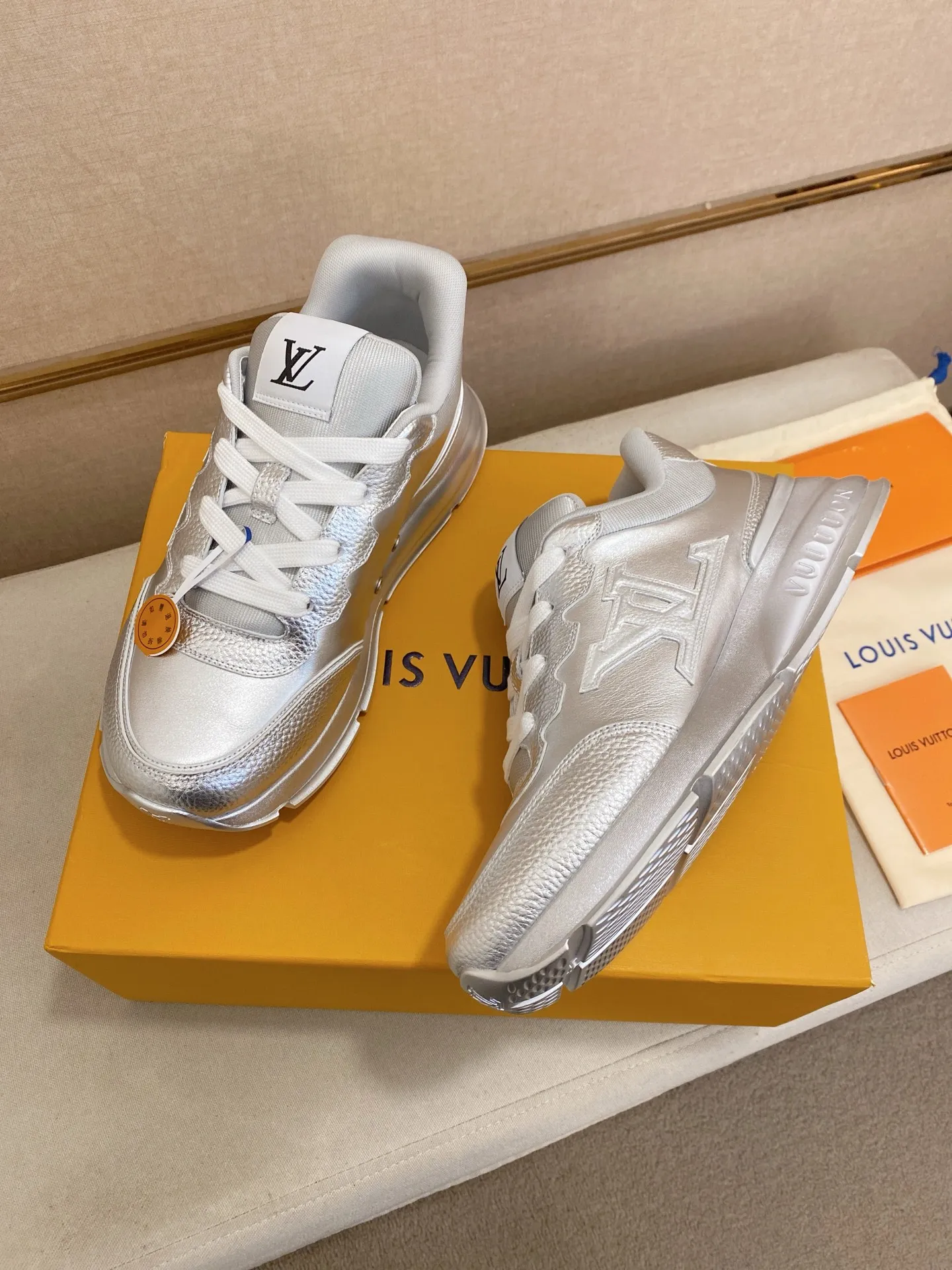 Men's shoes 💰: 660💰 LV. Popular items in men's shoes counter, official website synchronization, 1:1 high quality shipping ✔️Original cowhide, original factory sole, 39-45 (38.46 customized, non-refundable)